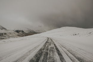 山西大同降大雪，游客白了头的冬日奇景