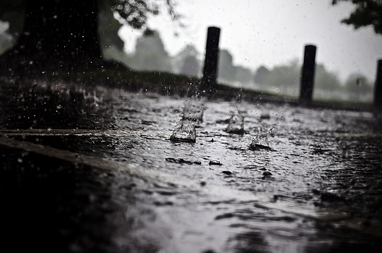 雅安暴雨，洪水无情，村民在睡梦中遭遇灾难