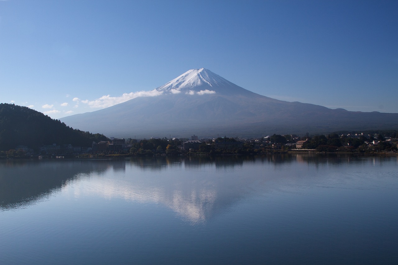 日本小镇的独特景观，持续的拉网行动，守护富士山的美景